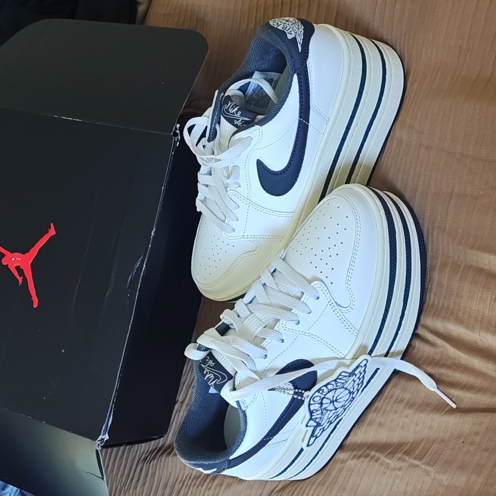 Air Jordan 1 Triple Stack - Picture 6 of 10
